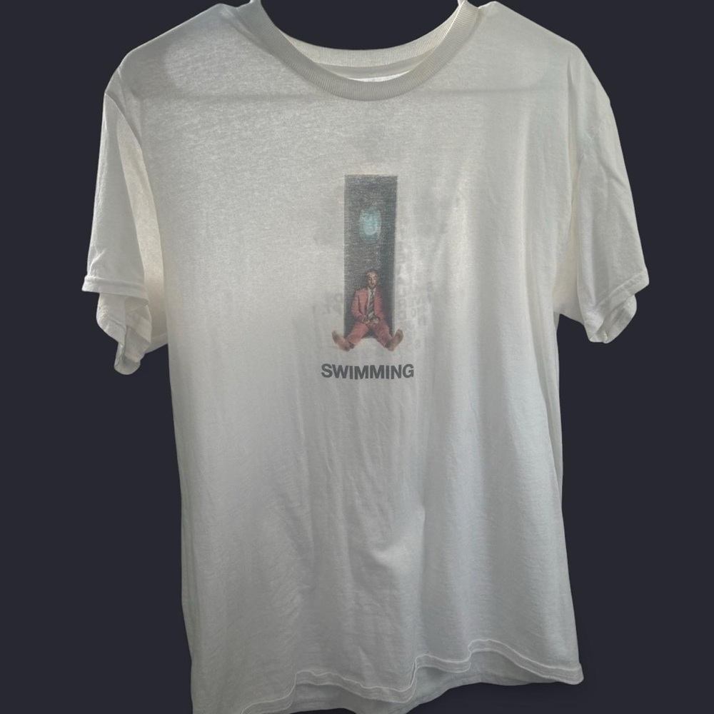 White Short Sleeve Tee with Graphic Print and Crew Neck